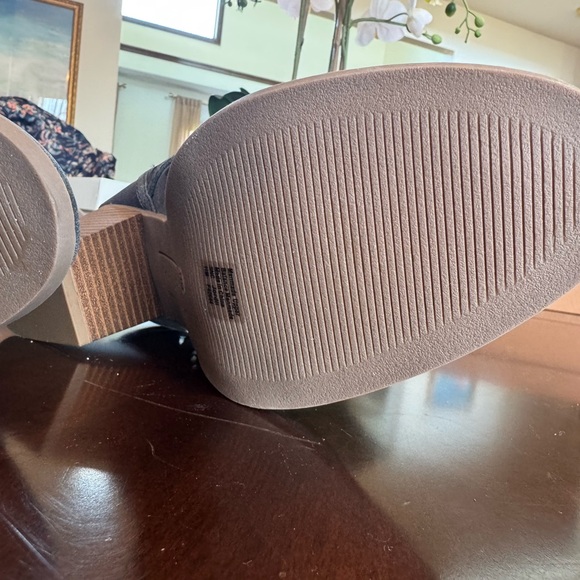 Gray Women's Slip-On Shoes - Picture 5 of 8